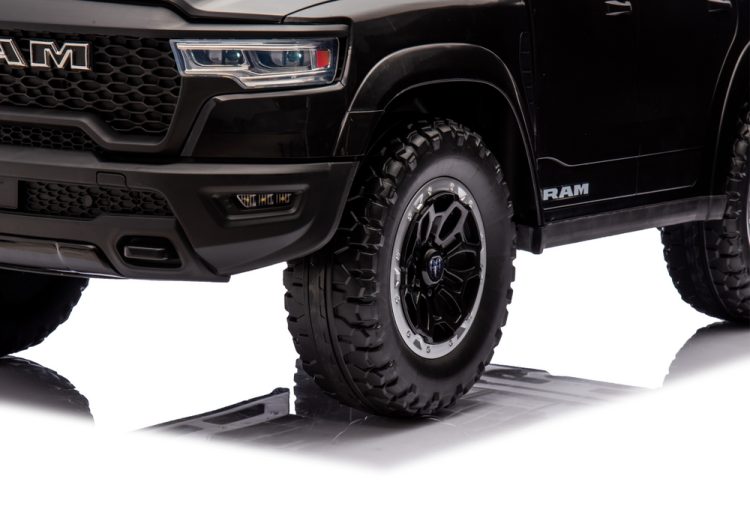 pol_pl_Auto-Na-Akumulator-ZB618-Dodge-Ram-Czarny-20904_10.png