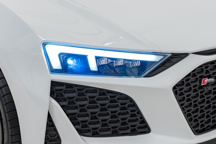 Autko na akumulator 2 osobowe  Audi Spyder R8 LIFT STRONG Biały