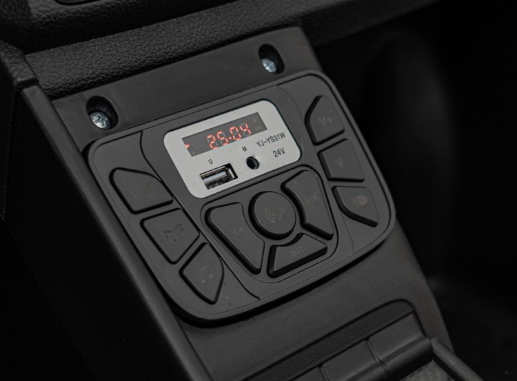 Autko na akumulator 2 osobowe  Audi Spyder R8 LIFT STRONG Biały