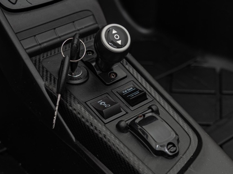 Autko na akumulator 2 osobowe  Audi Spyder R8 LIFT STRONG Biały