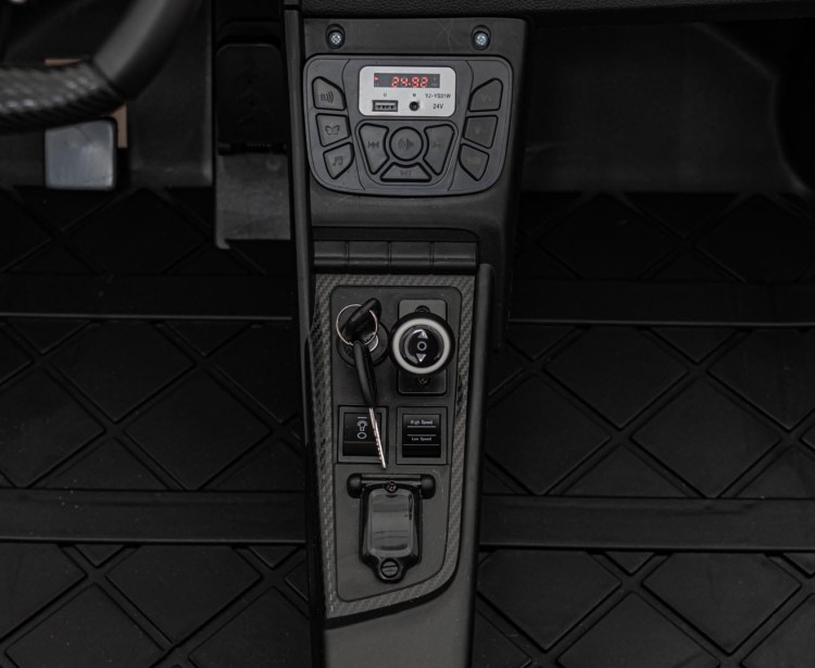 Autko na akumulator 2 osobowe  Audi Spyder R8 LIFT STRONG Biały