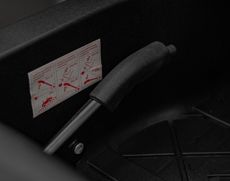 Auto na akumulator Audi Spyder R8 LIFT Czarny