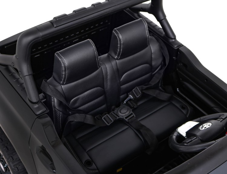 Samochód  Toyota Hilux na akumulator dla dzieci Czarny + Napęd 4x4 + Pilot + 2 bagażniki
