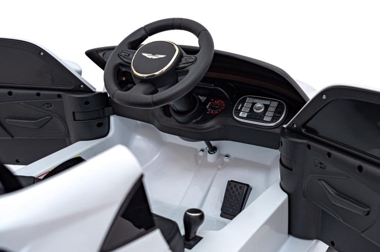 Aston Martin DBX Samochód  na akumulator dla dzieci Biały + Pilot