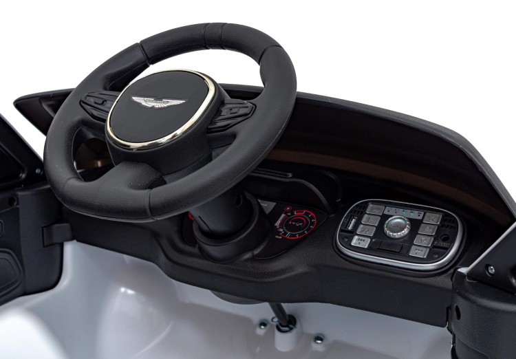 Aston Martin DBX Samochód  na akumulator dla dzieci Biały + Pilot