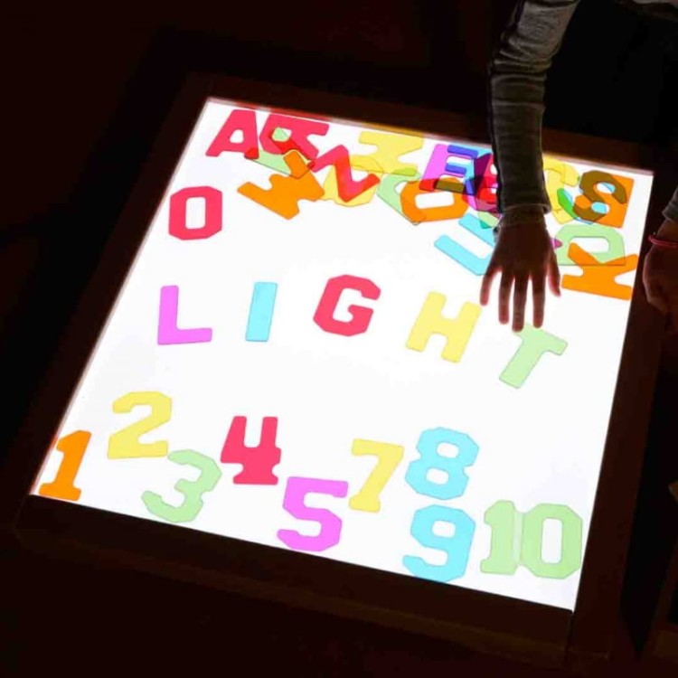 MASTERKIDZ Rama Sensoryczna - Panel LED + Przezroczysta Taca Do Malowania