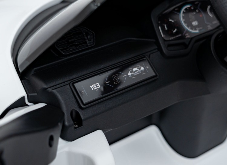 Pojazd Lamborghini Revuelto Białe