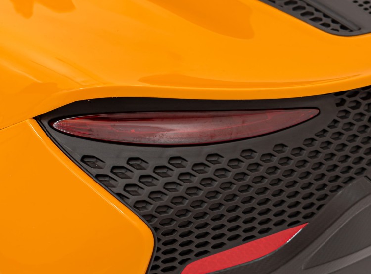 McLaren Artura na akumulator dla dzieci Pomarańczowy - Samochód elektryczny dla dziecka