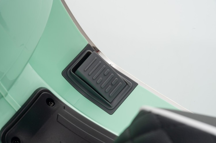 Pojazd Skuter na akumulator dla dzieci Vespa ROMA Zielony