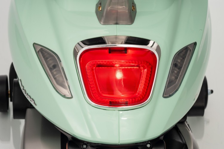 Pojazd Skuter na akumulator dla dzieci Vespa ROMA Zielony