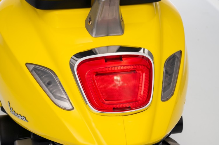 Pojazd Skuter na akumulator dla dzieci Vespa ROMA Żółty