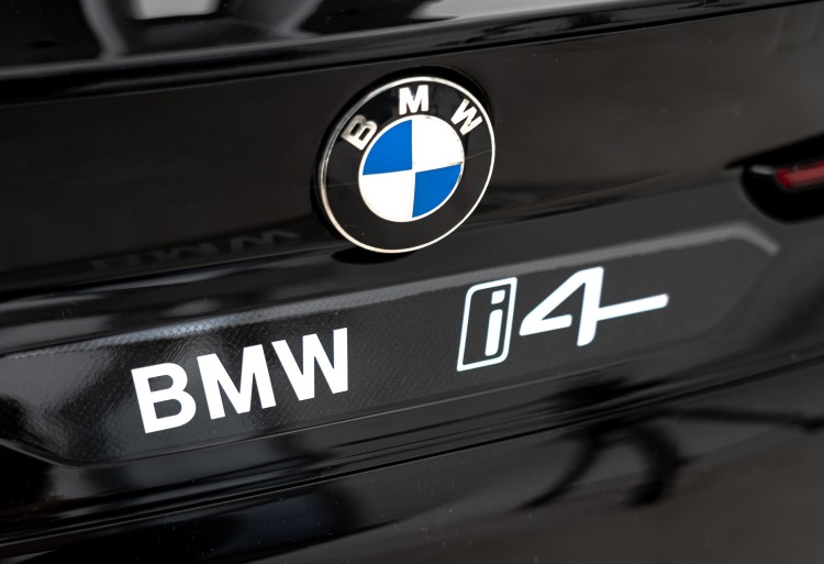 Autko BMW i4 na akumulator dla dzieci Czarny