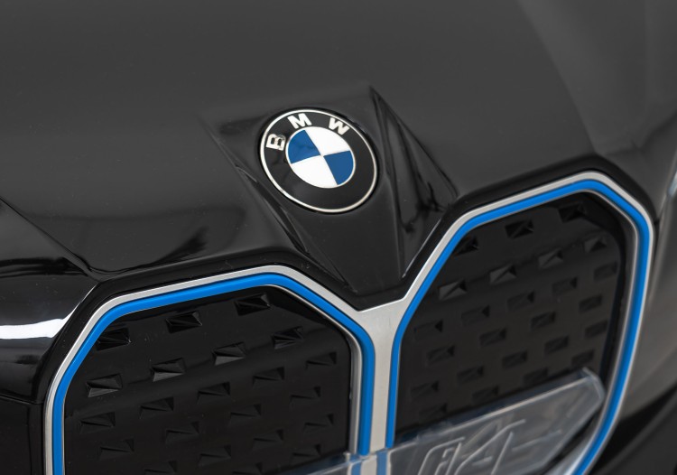 Autko BMW i4 na akumulator dla dzieci Czarny