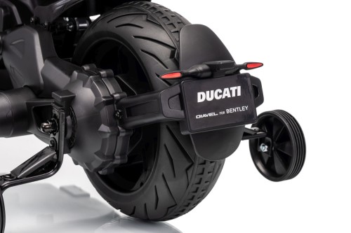 Pojazd Motor Ducati Diavel x Bentley Zielony