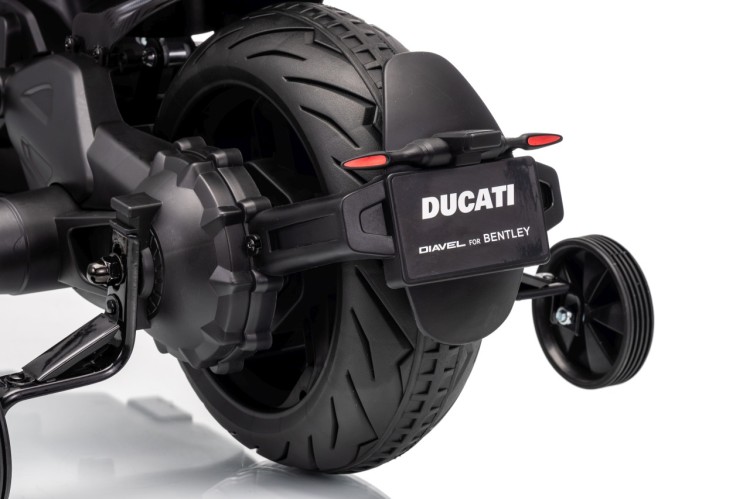 Pojazd Motor Ducati Diavel x Bentley Zielony