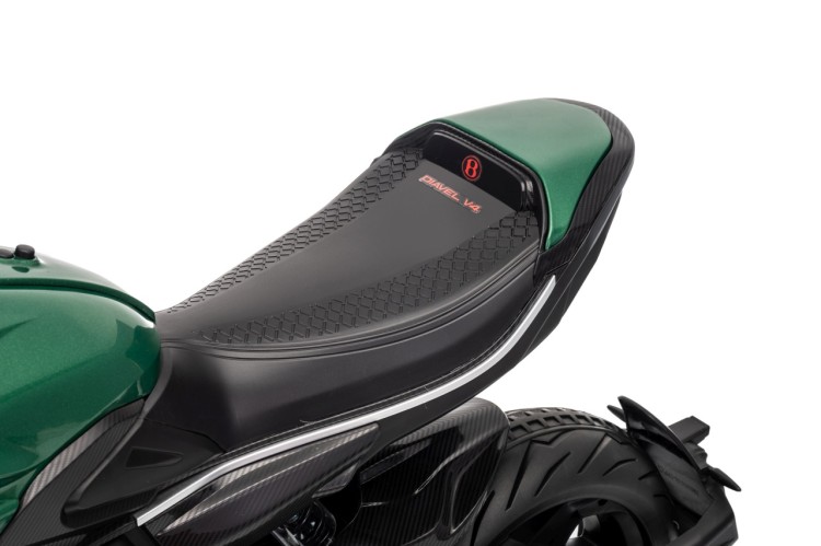 Pojazd Motor Ducati Diavel x Bentley Zielony