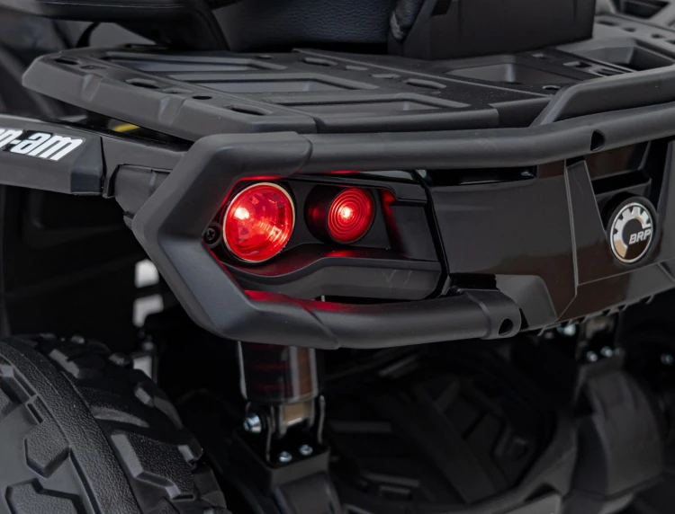 Quad Can Am Outlander ATV z Pilotem Czarny