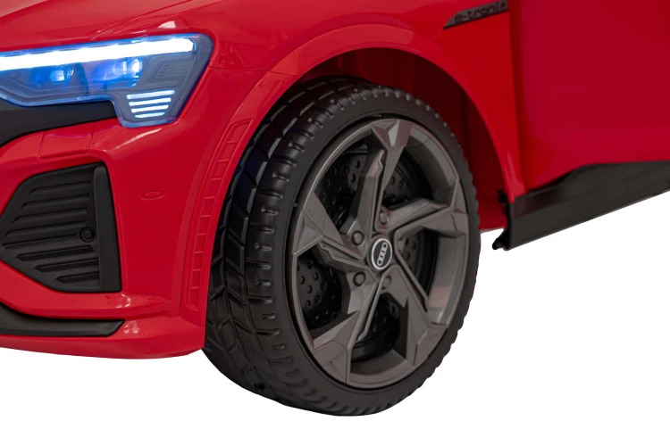 Autko na akumulator Audi SQ8 Czerwony