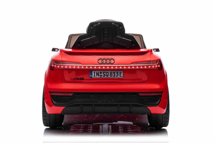 Autko na akumulator Audi SQ8 Czerwony