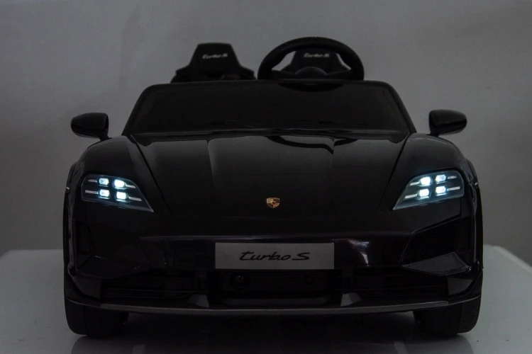 Pojazd Porsche Taycan Turbo S Czarny