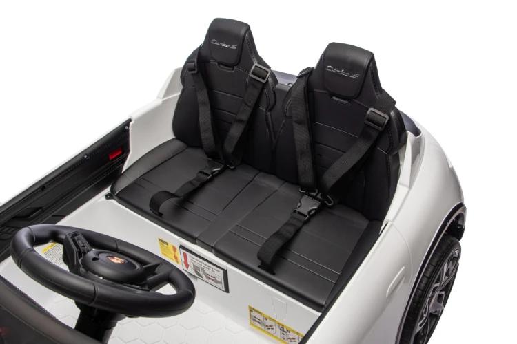 Pojazd Porsche Taycan Turbo S Biały