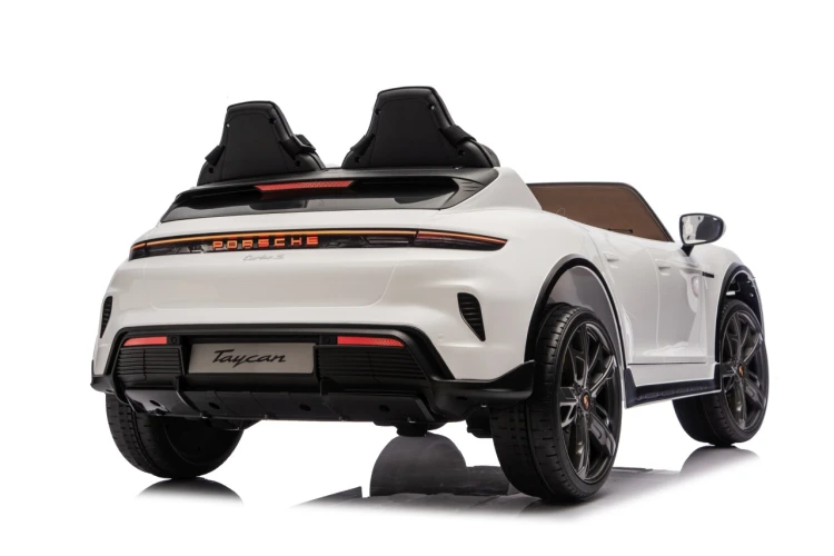 Pojazd Porsche Taycan Turbo S Biały