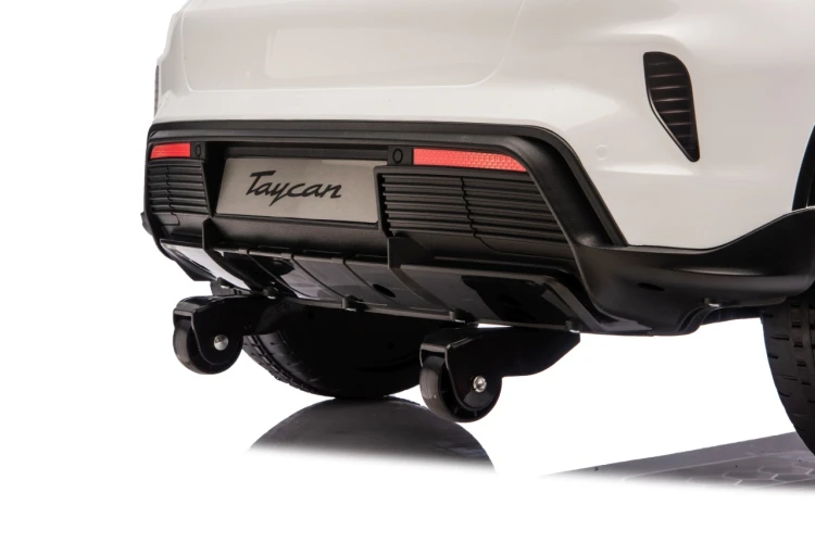 Pojazd Porsche Taycan Turbo S Biały