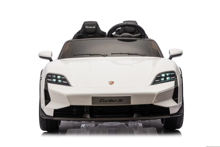 Pojazd Porsche Taycan Turbo S Biały