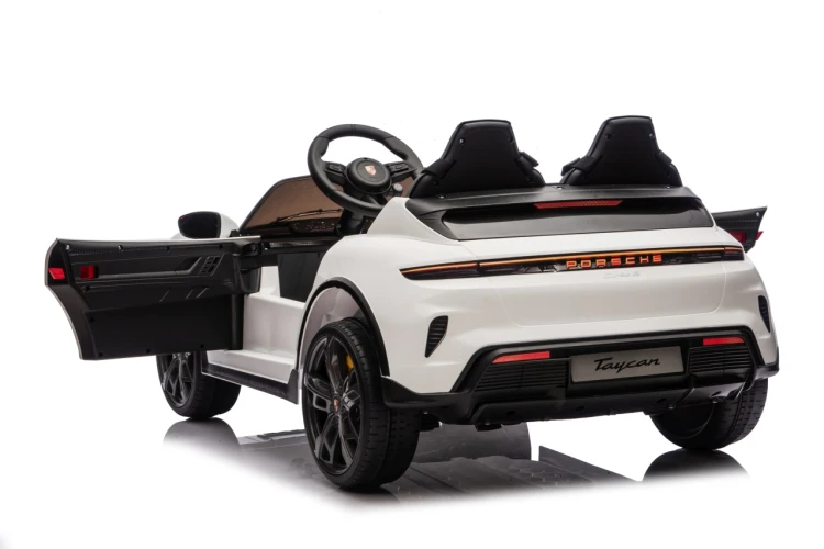Pojazd Porsche Taycan Turbo S Biały