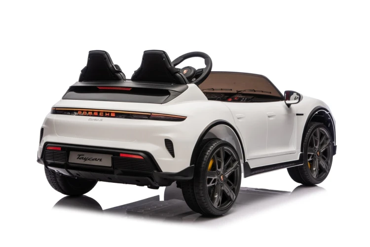 Pojazd Porsche Taycan Turbo S Biały