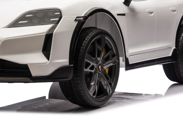 Pojazd Porsche Taycan Turbo S Biały