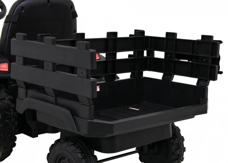 Traktor na akumulator Titanium Z Przyczepą Czarny