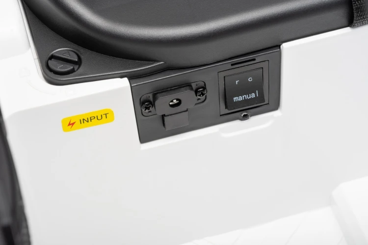 Samochód na akumulator Land Rover Defender Biały
