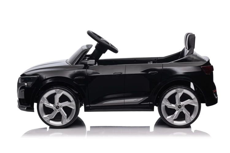 Samochód elektryczny dla dziecka Audi SQ8 Czarny