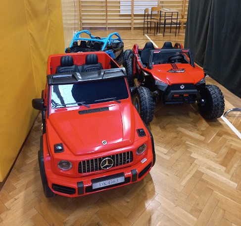 duże autko na akumulator Mercedes