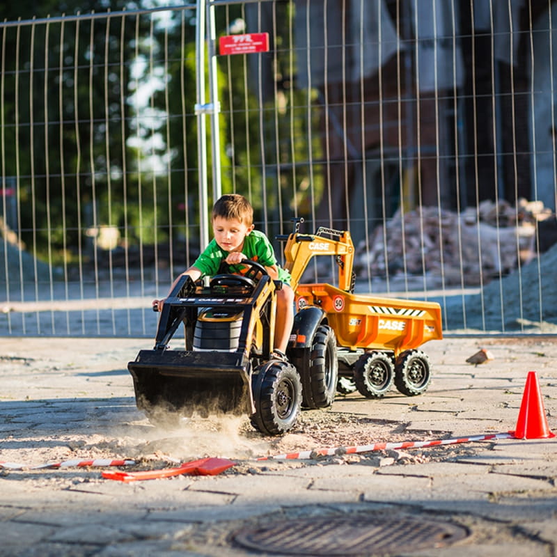 traktorek dziecięcy z przyczepką